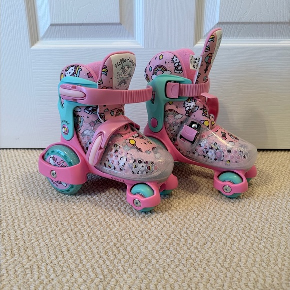 Hello Kitty Skates - Picture 2 of 4